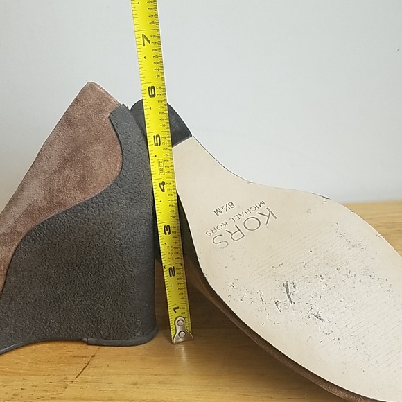 Kors Michael Kors brown suede heels 8.5 - Picture 2 of 2